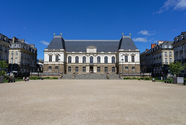 Découvrez le Parlement de Bretagne lors de votre séjour dans notre hôtel à Rennes