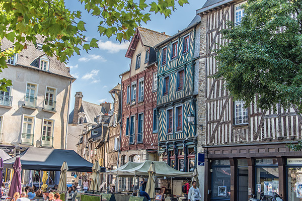 Votre Hôtel au Centre de Rennes – Visite de la place Sainte-Anne