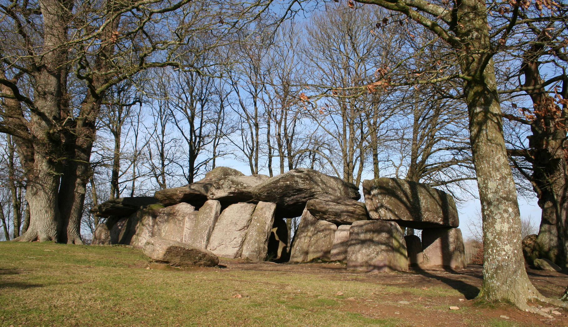 Roche aux Fées à Essé Roche aux Fées